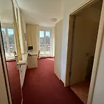 Ger-haus Hostal *