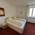 Ger-haus Hostal *