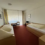 Ger-haus Hostal *