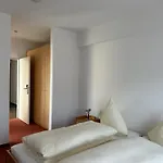 Ger-haus Hostal *
