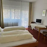 Ger-haus Hostal *
