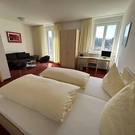 Ger-haus Hostel *